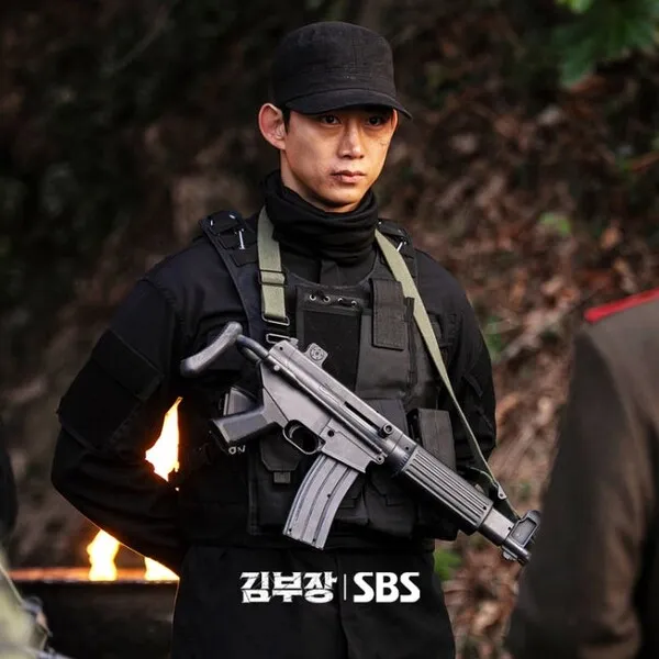 Ok Taec-yeon delivers intense action synergy with So Ji-sub in 'Manager Kim'