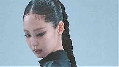 JENNIE、アディダス広告を巡るイスラエル不買運動の波紋に巻き込まれる