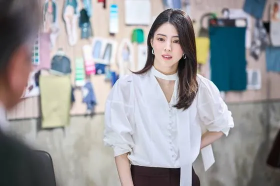 Han So-hee as 'Intern' Fashion Company CEO: 'Is this acting or a fashion show?'