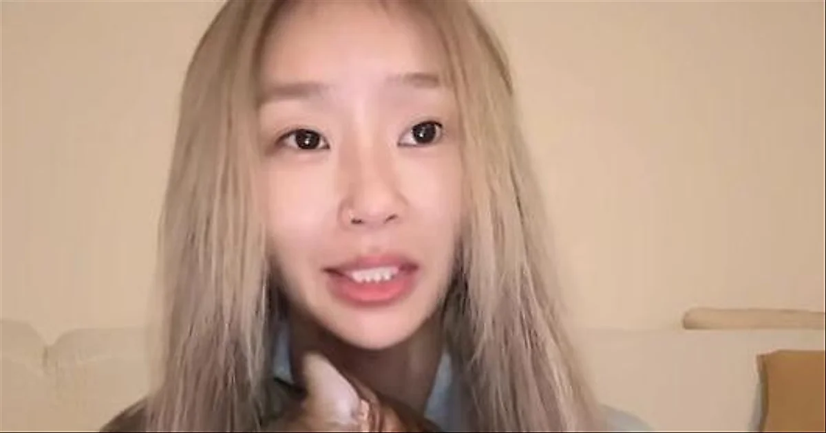 Hyorin (Sistar) gây bất ngờ với vẻ đẹp mộc mạc khi tẩy trang