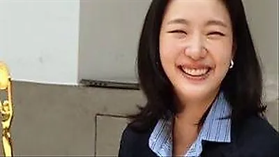 Kim Go-eun's manager accidentally scratches Grand Prize trophy