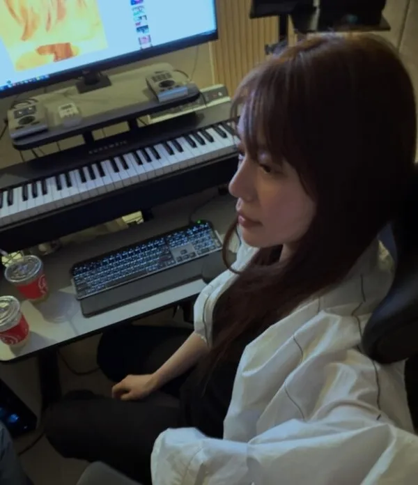 Elijah works on new music despite looking noticeably thinner: 'I can't give up my dream of being a singer'