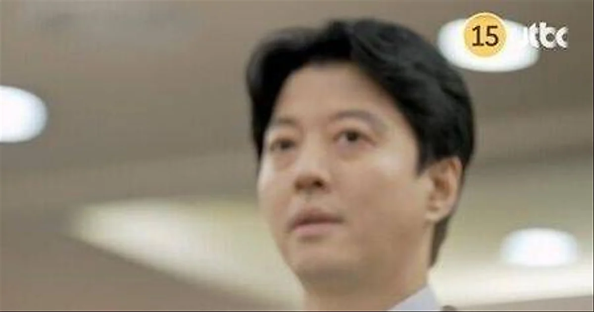 Photo: global.mediafine.co.kr Lee Dong-gun Joins JTBC's Divorce Camp Amid Casting Controversy