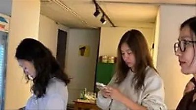 Lee Hyori shows leadership: Treating Fin.K.L to meals and leading yoga session