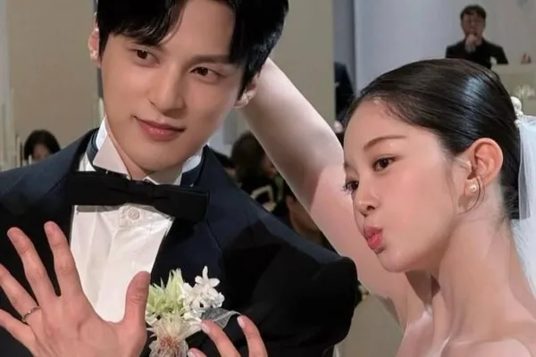 From First Kiss Scene to Real-Life Marriage: Yoon Sun-woo and Kim Ga-eun Reunite with the PD Who Directed Them