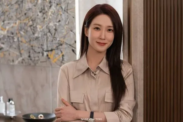 Park Eun-bin Reveals Unexpected Charm with 'Chilling Cuteness' on Set