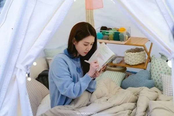 Park Eun-bin Reveals Unexpected Charm with 'Chilling Cuteness' on Set