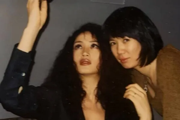 Kim Hye-soo reveals 30-year friendship with makeup director Song Jong-hee
