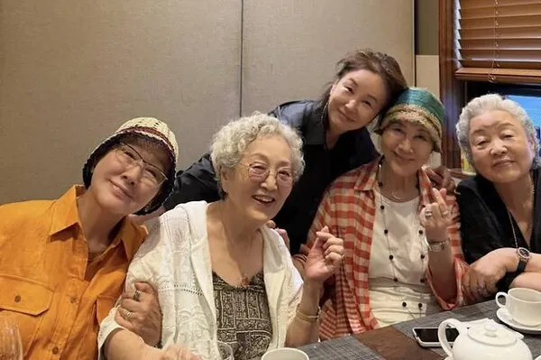 Kim Mi-sook, aged 67, is the youngest among Kang Bu-ja, Kim Young-ok, Ban Hyo-jung, and Sa Mi-ja—an age older than the Joseon Dynasty