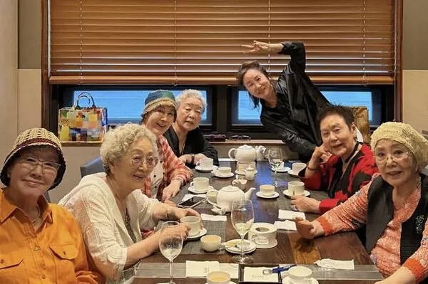 Kim Mi-sook, aged 67, is the youngest among Kang Bu-ja, Kim Young-ok, Ban Hyo-jung, and Sa Mi-ja—an age older than the Joseon Dynasty