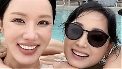 Uhm Jeong-hwa reveals story behind viral family photo