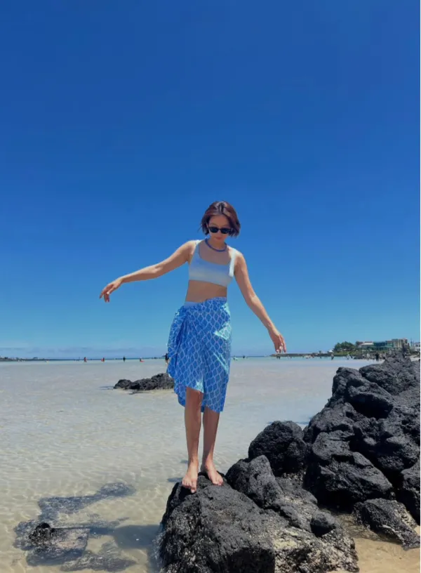 イ・ドンゴン元妻のチョ・ユンヒ、済州島の海で見つけた「自分だけの平穏」