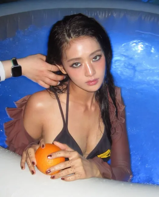 (G)I-DLE Minnie Exudes Extreme Sensuality with Bikini, Chest Tattoo, and Tanned Skin