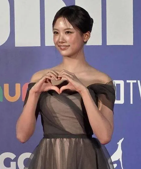 イ・ドングクの娘ジェシ、アイドル顔負けの芸能人オーラを放つ=SNS
