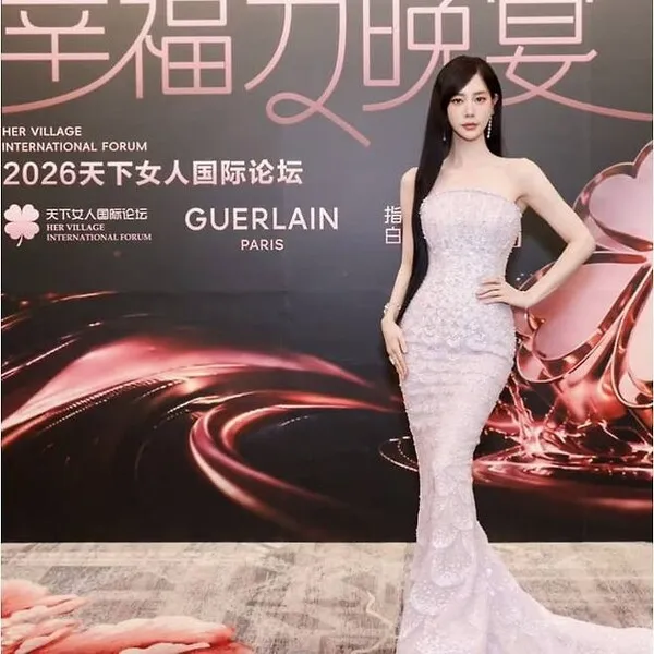 Clara thay đổi diện mạo hoàn toàn sau khi ly hôn