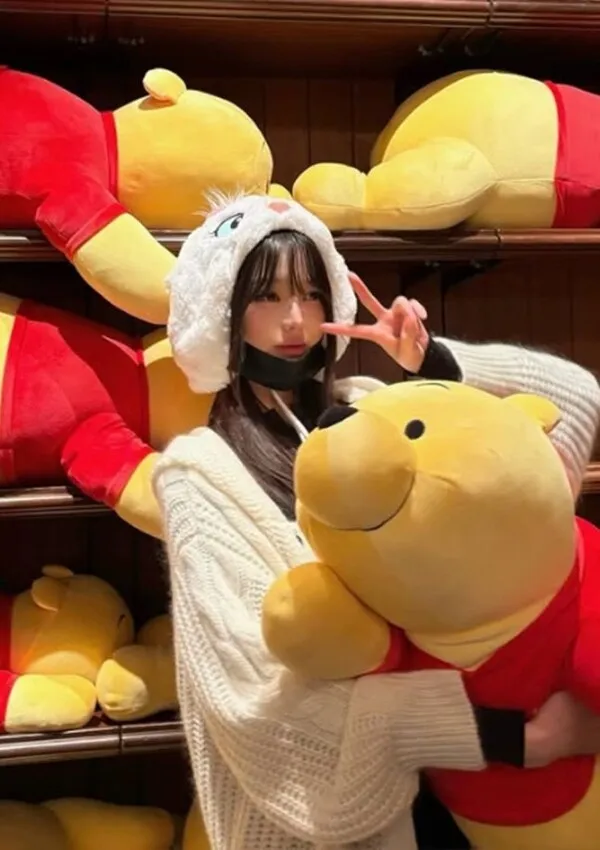 IVE's Jang Won-young radiates princess vibes at Disneyland, moving past recent airport controversy