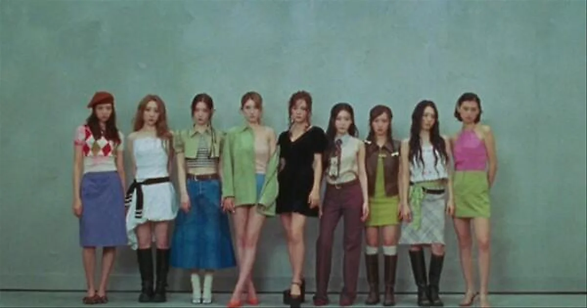 10年ぶりに再結集したI.O.I、新曲「突然」で1位