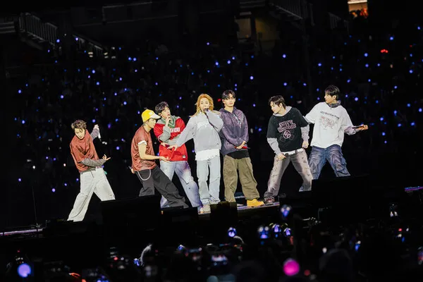 BTS gây bùng nổ tại Stanford với 150.000 khán giả