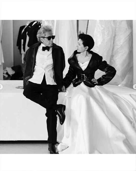 Park Jung-soo与Jung Eul-young：长达25年的事实婚姻，演绎如绅士般优雅的婚纱照