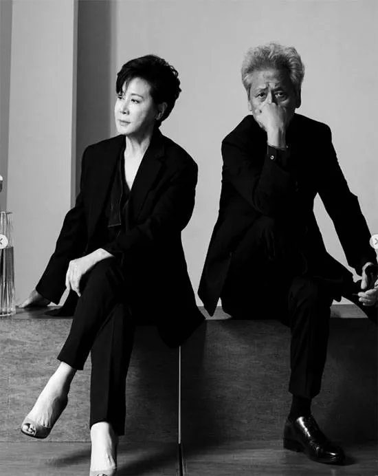 Park Jeong-su与Jung Eul-young：25年事实婚姻的深情婚纱照