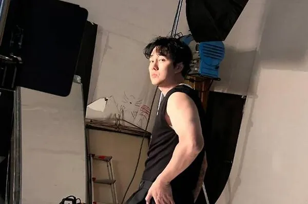 48-year-old So Ji-sub: A hint of decadence before turning 50—his physique remains as powerful as ever