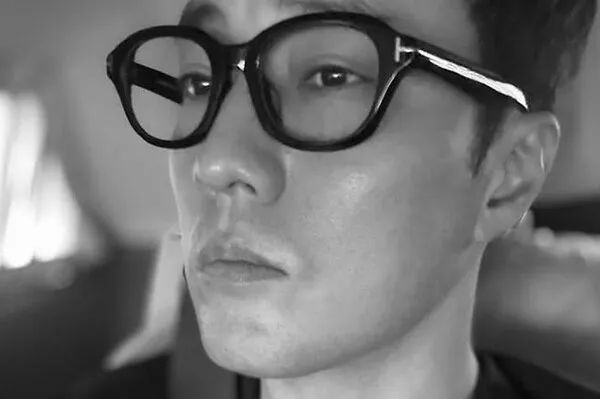 48-year-old So Ji-sub shows off decadent charm and solid physique before turning 50