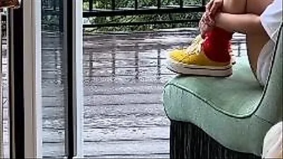 Ki Eun Se khoe nhà mới tại Pyeongchang-dong giữa cơn mưa lớn