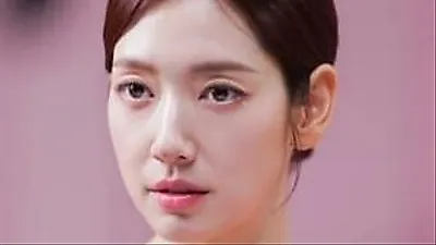 Park Shin Hye radiates elegance in pink dress ahead of second child's birth