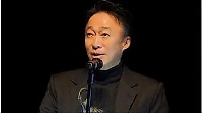 Lee Sung Min thống trị toàn cầu với 4 giải Baeksang và vị trí số 1 trên Netflix