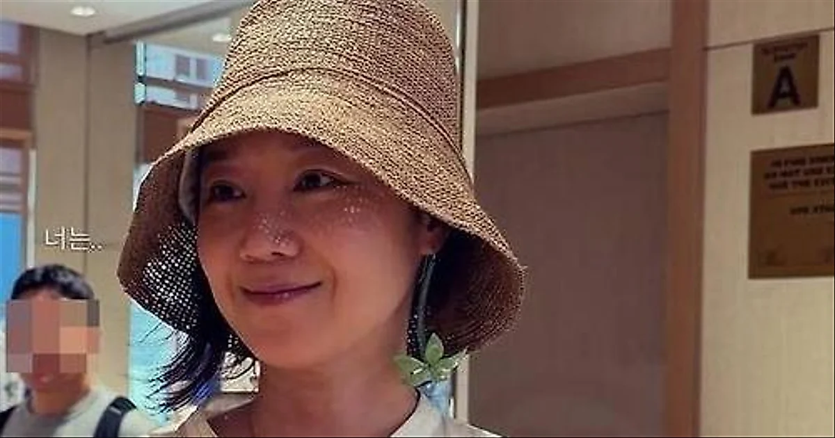 「さすがコン・ヒョジン」ニューヨークで麦わら帽子を使いこなす独自のスタイル