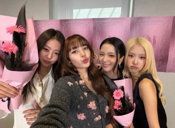 BLACKPINKデビュー10周年を巡る論争―ロゼ「メンバーの活動中断の意思を尊重」