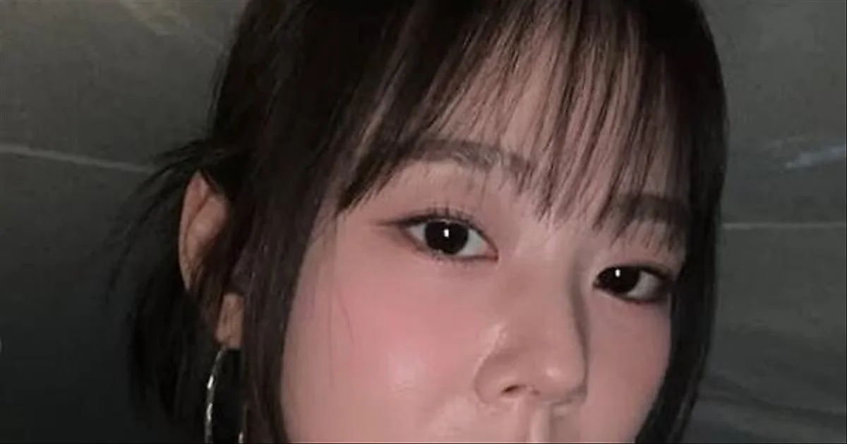 韩昇延带伤坚持完成5首表演，因颈椎病导致动作受限引发粉丝担忧