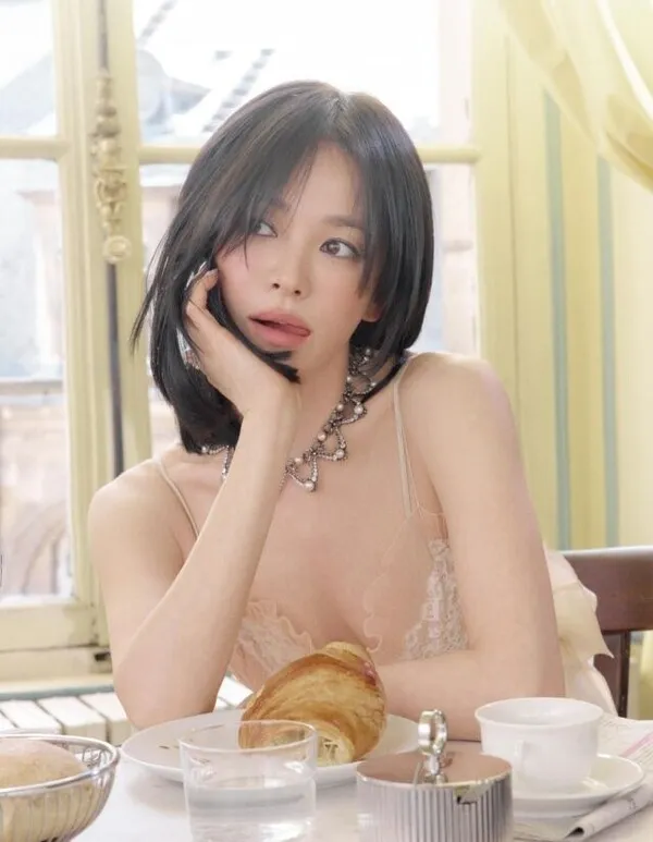 Song Hye-kyo: Vẻ đẹp không tuổi, vừa đáng yêu vừa quyến rũ
