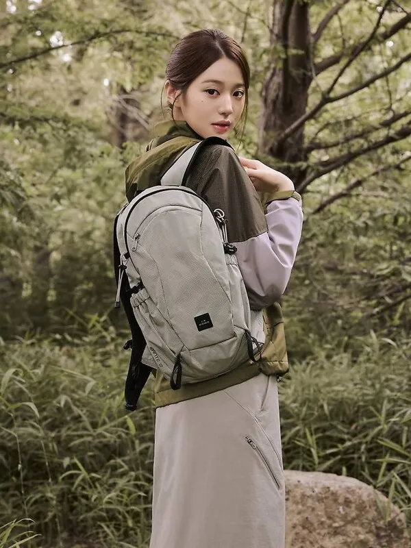 Jang Won-young của IVE gây sốt với bộ ảnh outdoor khơi dậy niềm đam mê leo núi