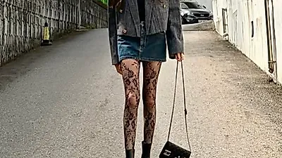 56歳のキム・ヘス、大胆な網タイツ姿を披露――30年前なら？