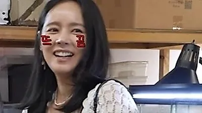 Han Ga-in caught off guard by daughter's blunt 'overprotective' remark