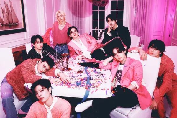 Stray Kids Achieve 9th Consecutive No. 1 on Billboard 200, Setting New 21st Century Record