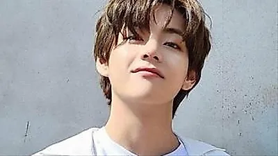 BTS V reveals hearing impairment in right ear
