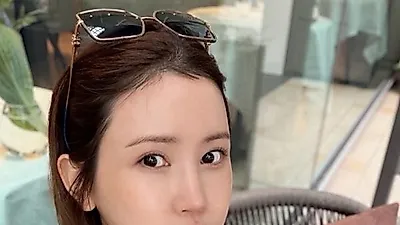 Lee Da-hae Shares Prenatal Trip to Japan with Seven, Displaying Maternity Badges