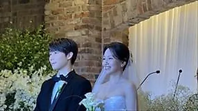 Kim Yuna xuất hiện tại lễ cưới của Baek Eun-hye và Lee Jun-woo, chú rể kém cô 10 tuổi