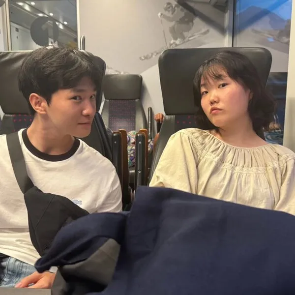 Lý do thực sự khiến Lee Su-hyun (AKMU) cùng Kim Min-guk, con trai MC Kim Seong-ju, thực hiện chuyến du lịch Thụy Sĩ