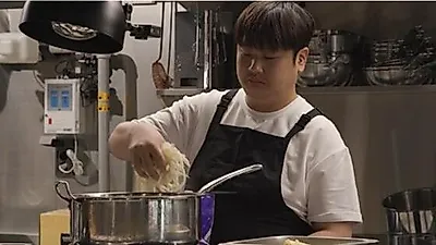 Yoon Nam-no mở nhà hàng đầu tiên với khoản nợ 600 triệu won và bữa ăn mì gói của nhân viên