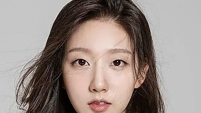 Jeong Ye In được đồn đoán thay thế Do Ha Young trong 'Trung Tâm Chăm Sóc Chấn Thương'