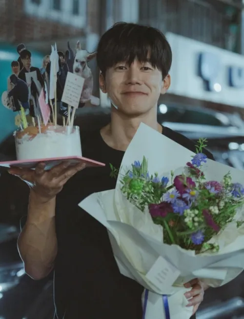 Kim Hye-soo supports Kim Mu-yeol in Netflix's No. 1 series 'True Education'