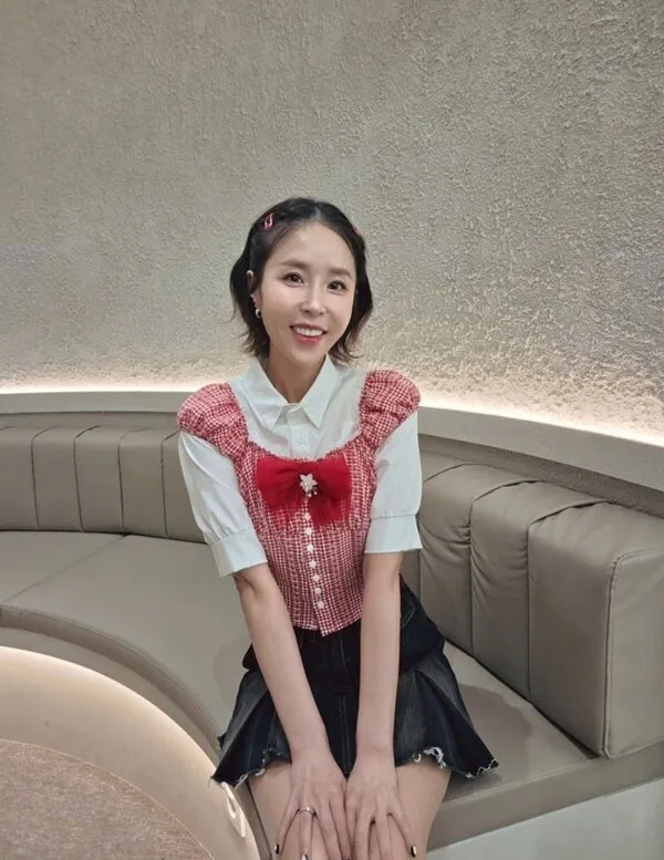 Koyote's Shinji Shows Off Transformation with 42kg Weight Loss, Short Skirt, and Radiant Smile