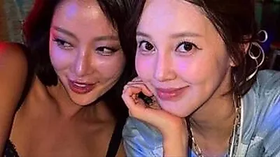 ファン・ジョンウム、親友アユミと梨泰院で華やかな夜を満喫。