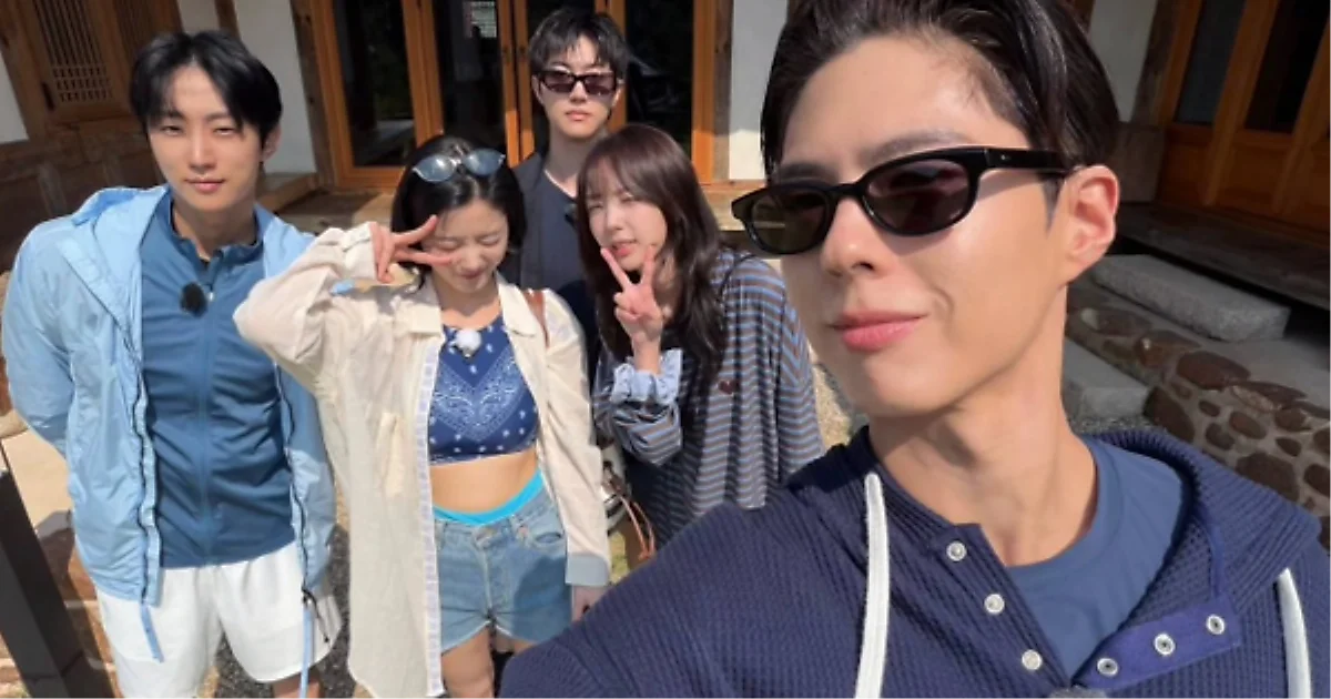 Park Bo-gum recreates Lee Young in royal attire 10 years later