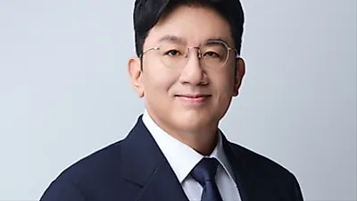 Bang Si-hyuk của Hybe Corporation bị bắt gặp tại Seongsu-dong - Đi cùng một người phụ nữ …