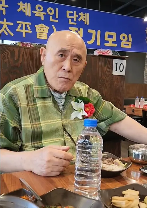 Diễn viên hành động Cho Chun sở hữu cơ bắp và sự trẻ trung đáng kinh ngạc ở tuổi 90