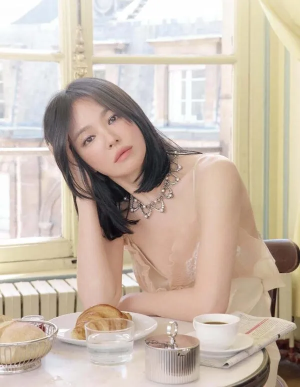 Song Hye Kyo gây sốt với những bức ảnh B-cut cực phẩm
